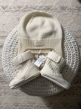 NWT Infant UGG Baby Beanie and Boots